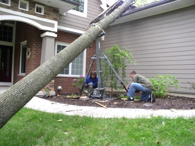 Setting the Outriggers to Move the Tree from the Valley of the Roof Tree Jack 